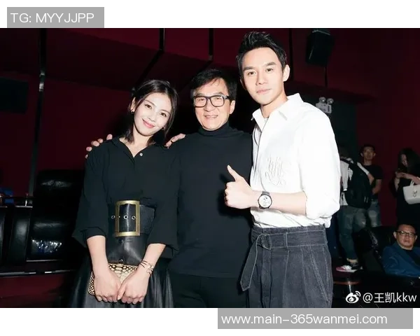 足球宝贝与球迷亲密合影展现青春活力与热情瞬间